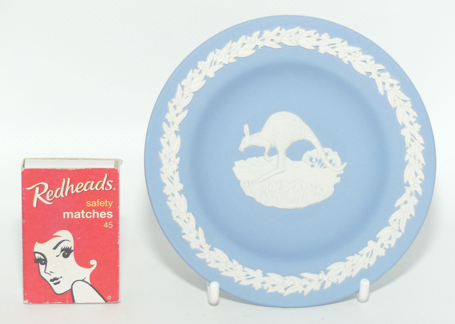Wedgwood Jasper | Australian Fauna | White on Pale Blue | Kangaroo Plate | Box + Cert