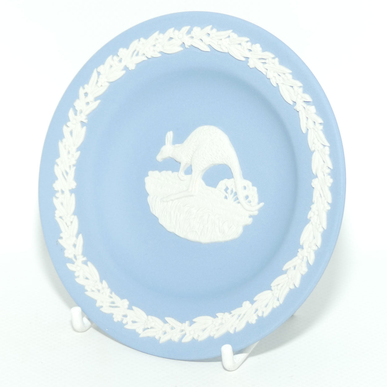 Wedgwood Jasper | Australian Fauna | White on Pale Blue | Kangaroo Plate | Box + Cert