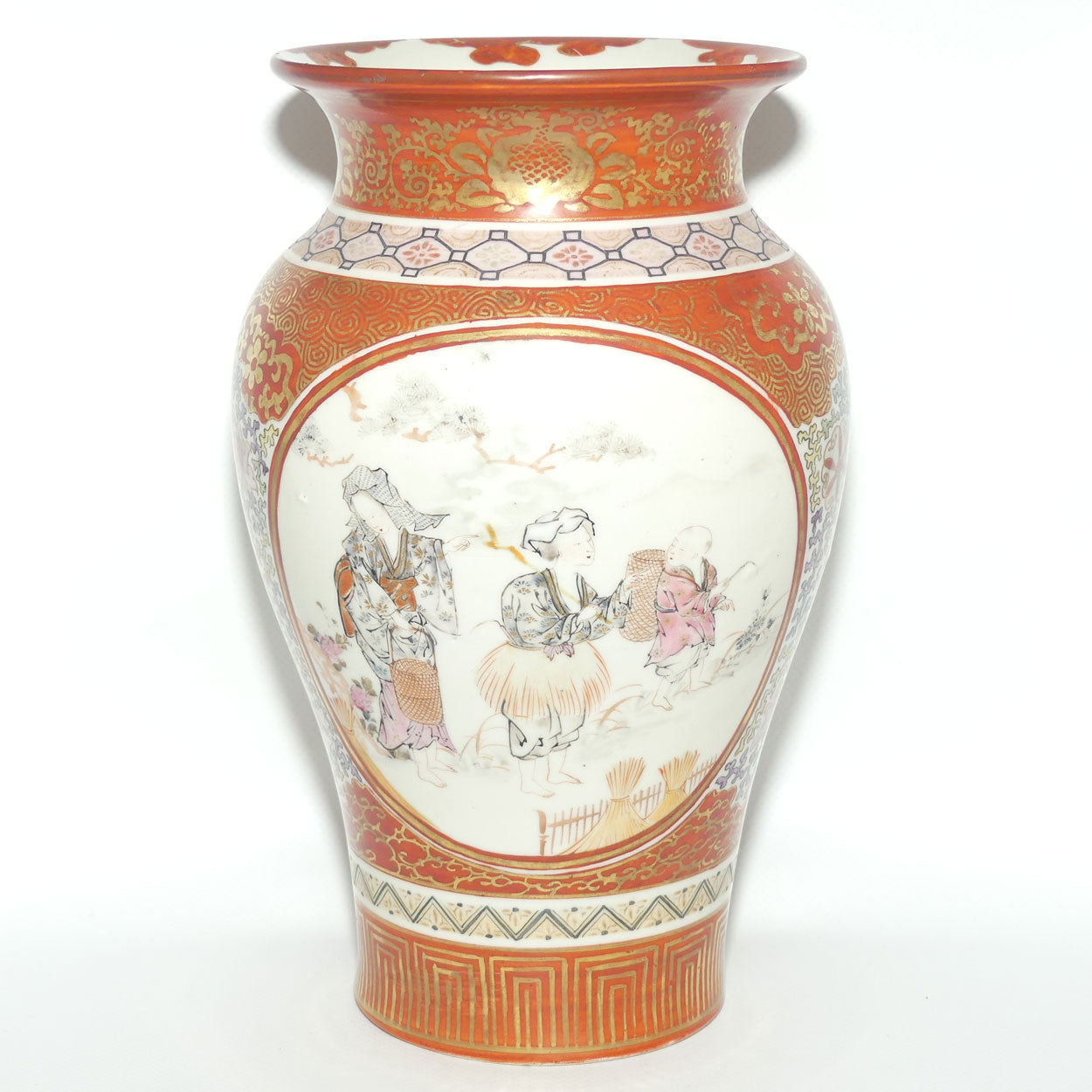 Japanese Kutani vase | Ovoid Shape | Two differing Cameo panels
