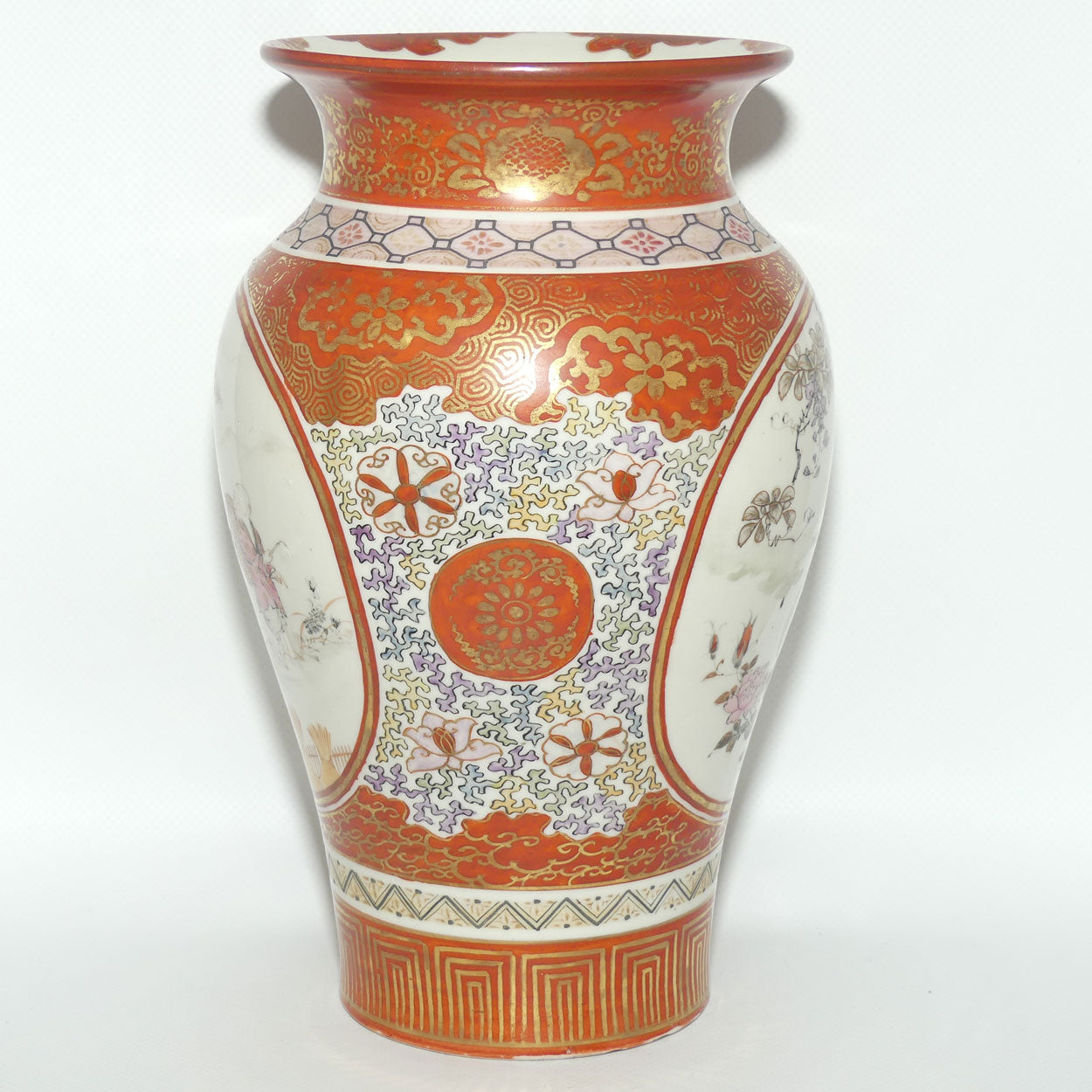Japanese Kutani vase | Ovoid Shape | Two differing Cameo panels