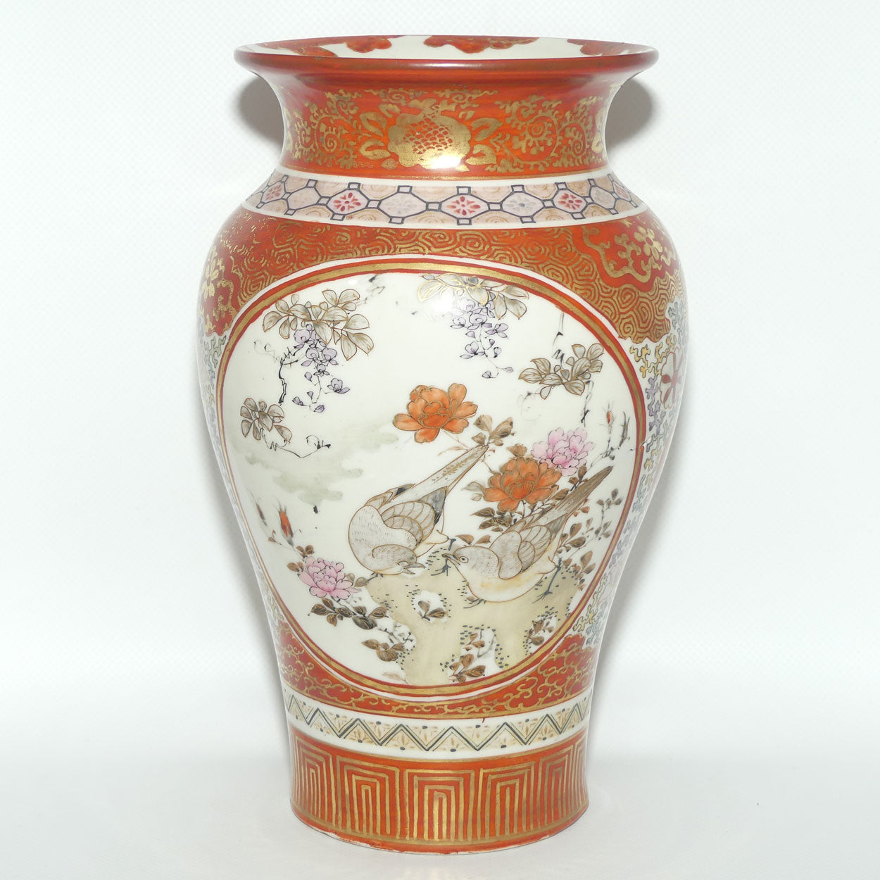 Japanese Kutani vase | Ovoid Shape | Two differing Cameo panels