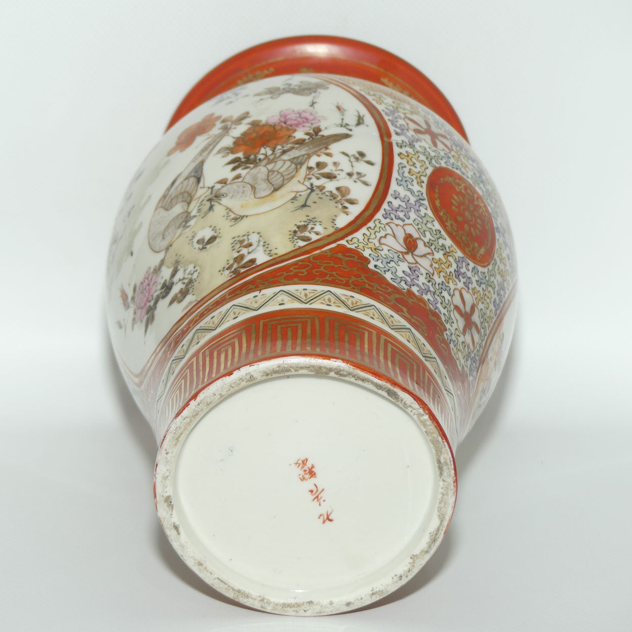 Japanese Kutani vase | Ovoid Shape | Two differing Cameo panels