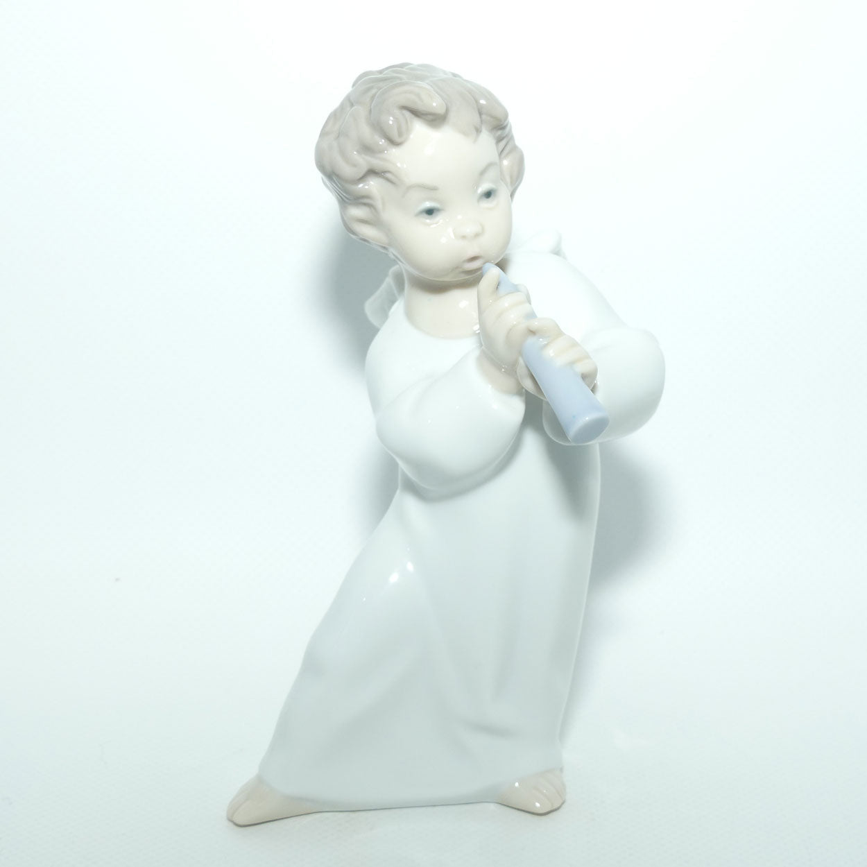 Lladro figure Angel with Flute | Angel Standing | #4540