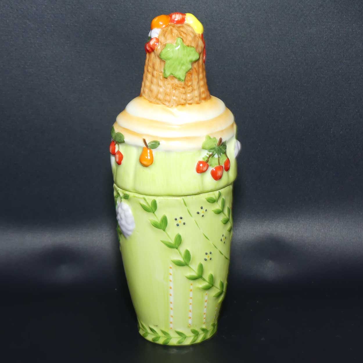 Villeroy and Boch French Gardeners Fragrances Lady with Basket of Fruit Votive