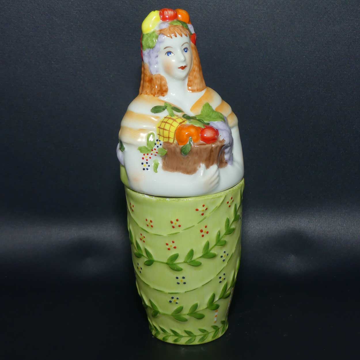 Villeroy and Boch French Gardeners Fragrances Lady with Basket of Fruit Votive