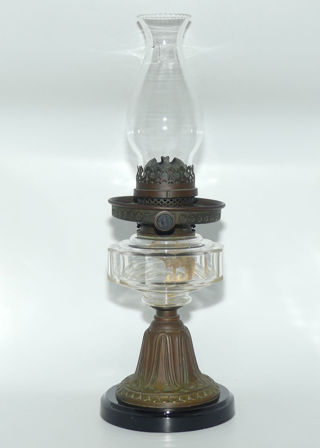 Victorian facetted Crystal font Hinks's Duplex Patent Oil Lamp