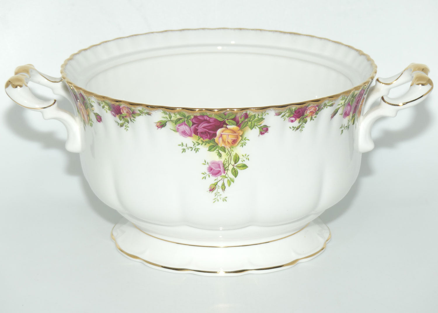 Royal Albert Bone China England Old Country Roses Large Tureen No Lid | 24.5 diam |© 1962 Royal Albert Ltd backstamp