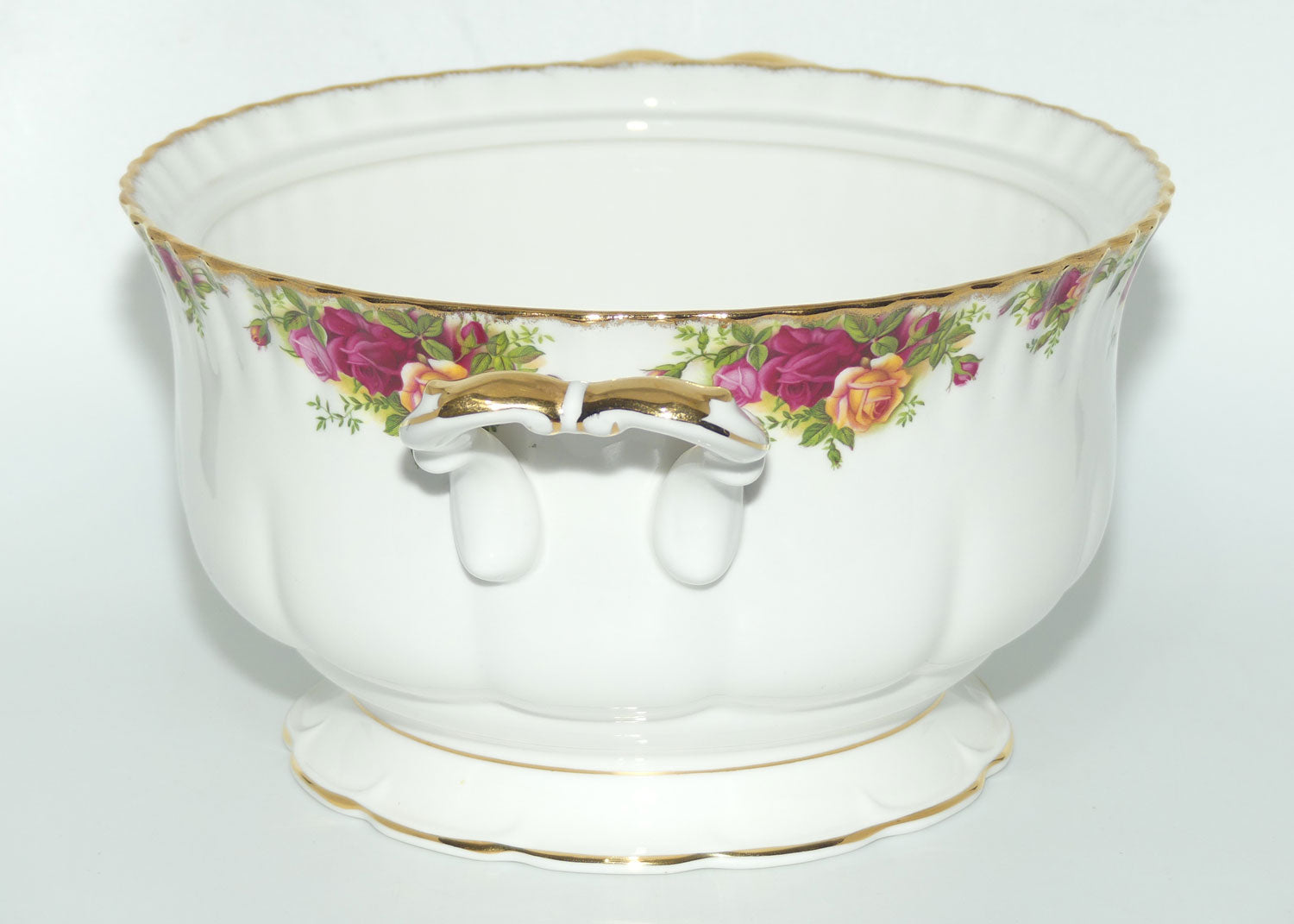 Royal Albert Bone China England Old Country Roses Large Tureen No Lid | 24.5 diam |© 1962 Royal Albert Ltd backstamp