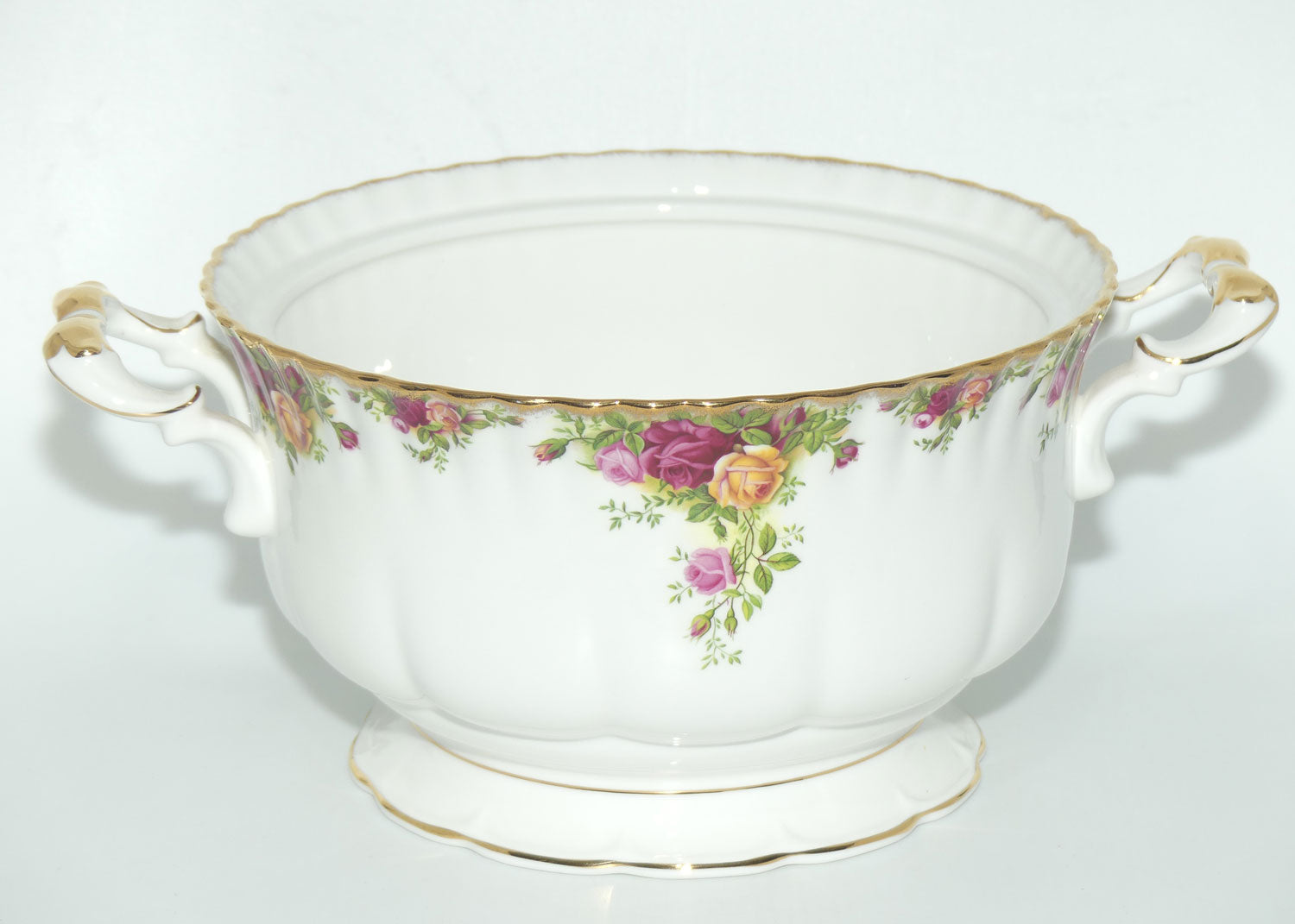 Royal Albert Bone China England Old Country Roses Large Tureen No Lid | 24.5 diam |© 1962 Royal Albert Ltd backstamp