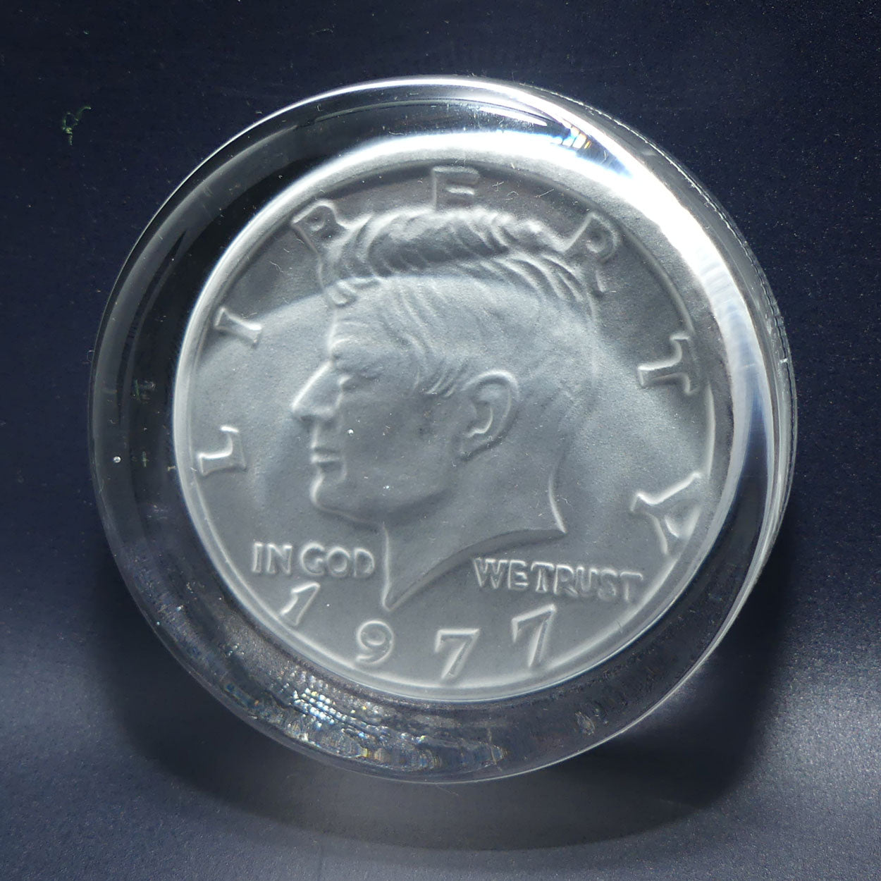 1977 USA Half Dollar | JFK John F Kennedy glass paperweight