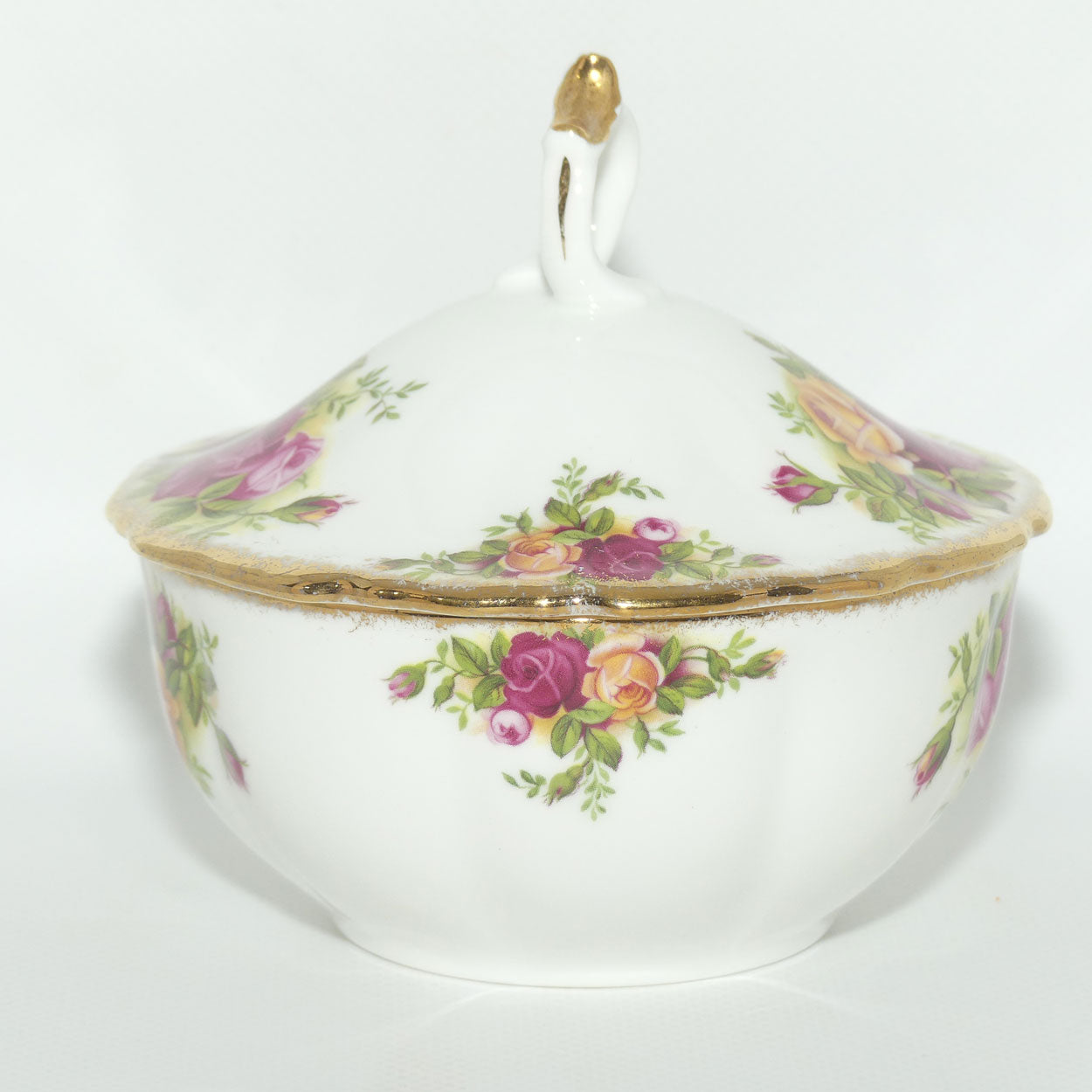 Royal Albert Bone China England Old Country Roses Lidded Bowl | 11.5 diam |© 1962 Royal Albert Ltd backstamp
