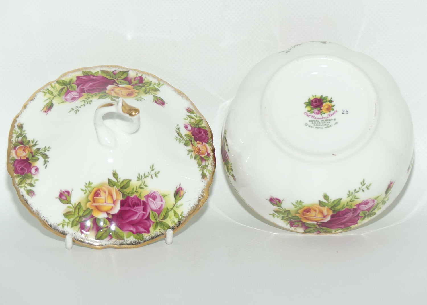 Royal Albert Bone China England Old Country Roses Lidded Bowl | 11.5 diam |© 1962 Royal Albert Ltd backstamp