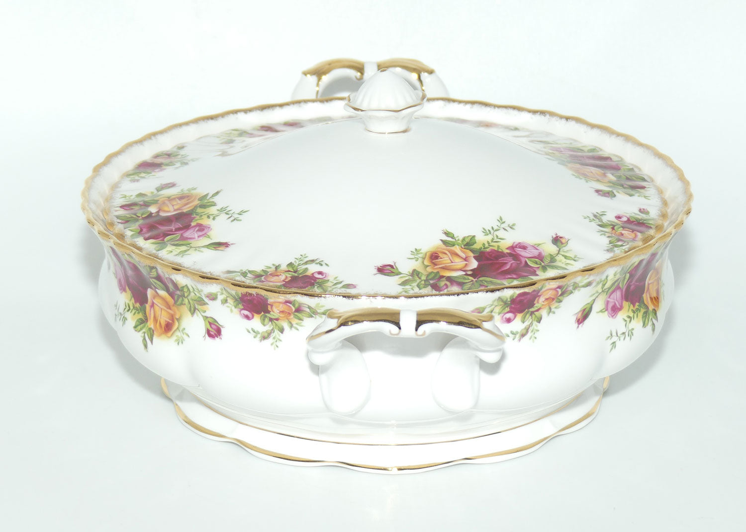 Royal Albert Bone China England Old Country Roses Lidded Tureen | 22.5 diam |© 1962 Royal Albert Ltd backstamp
