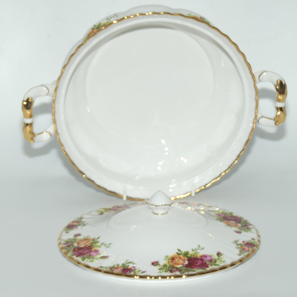 Royal Albert Bone China England Old Country Roses Lidded Tureen | 22.5 diam |© 1962 Royal Albert Ltd backstamp