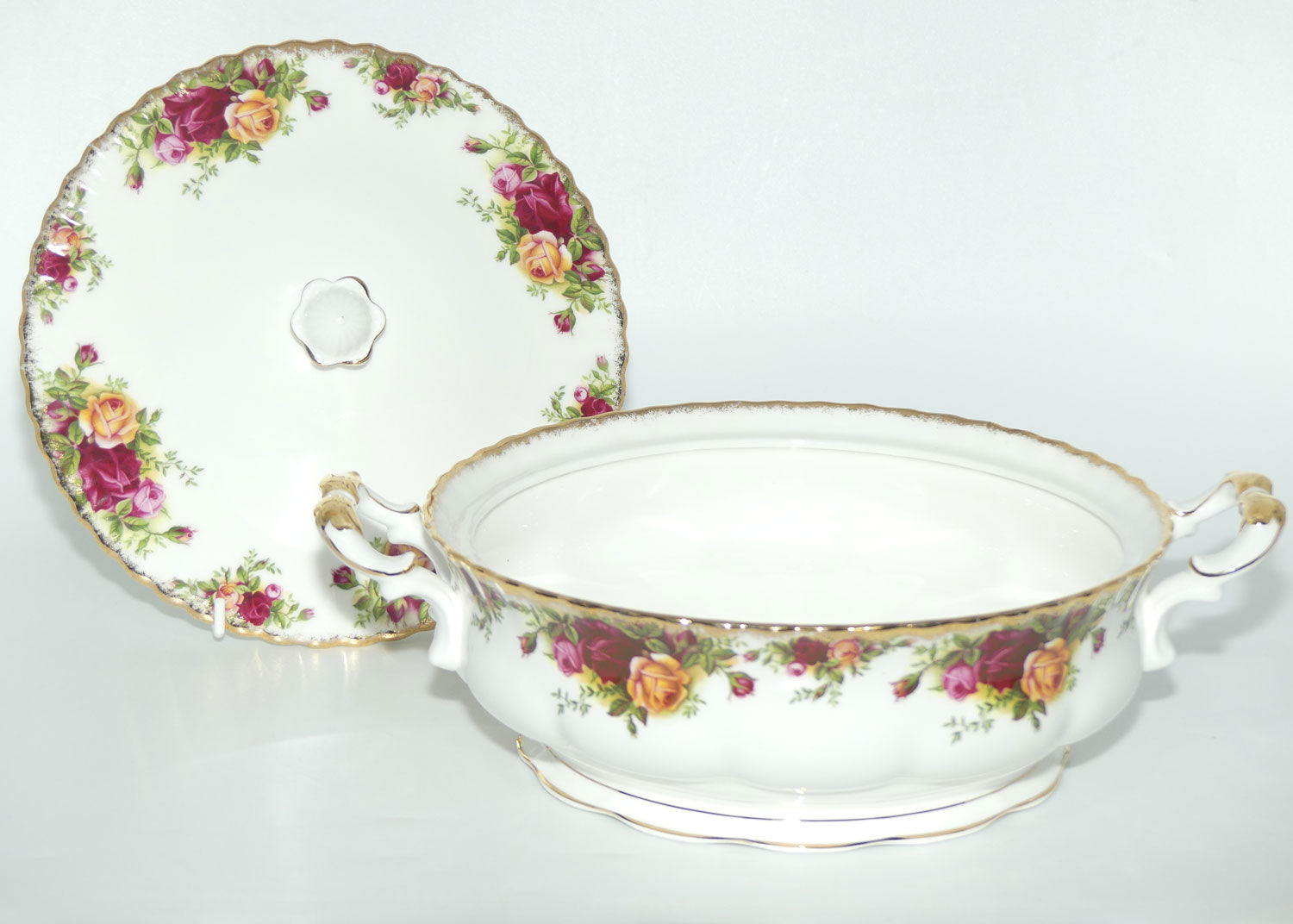 Royal Albert Bone China England Old Country Roses Lidded Tureen | 22.5 diam | Early Backstamp