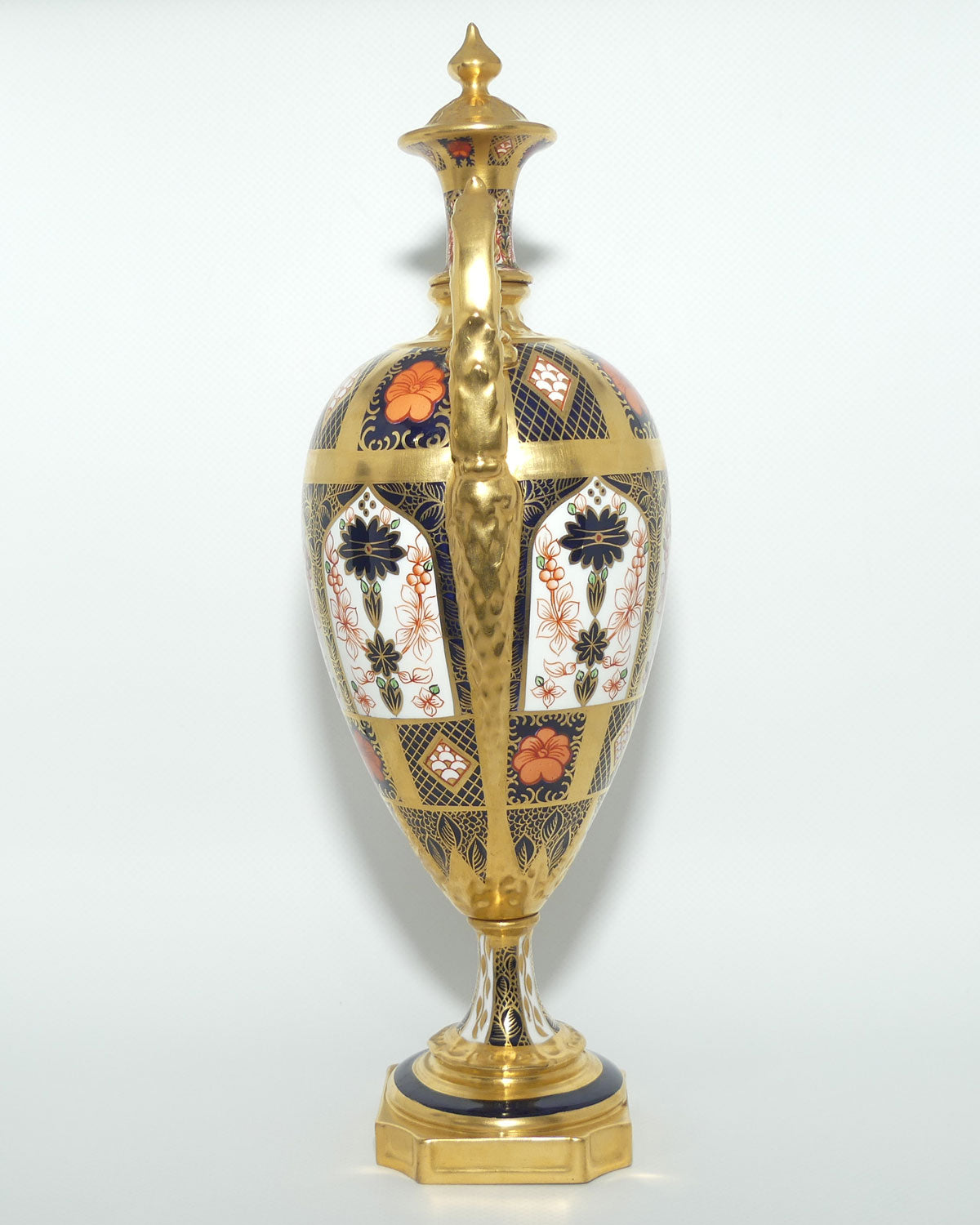 Royal Crown Derby Old Imari Solid Gold Band lidded urn