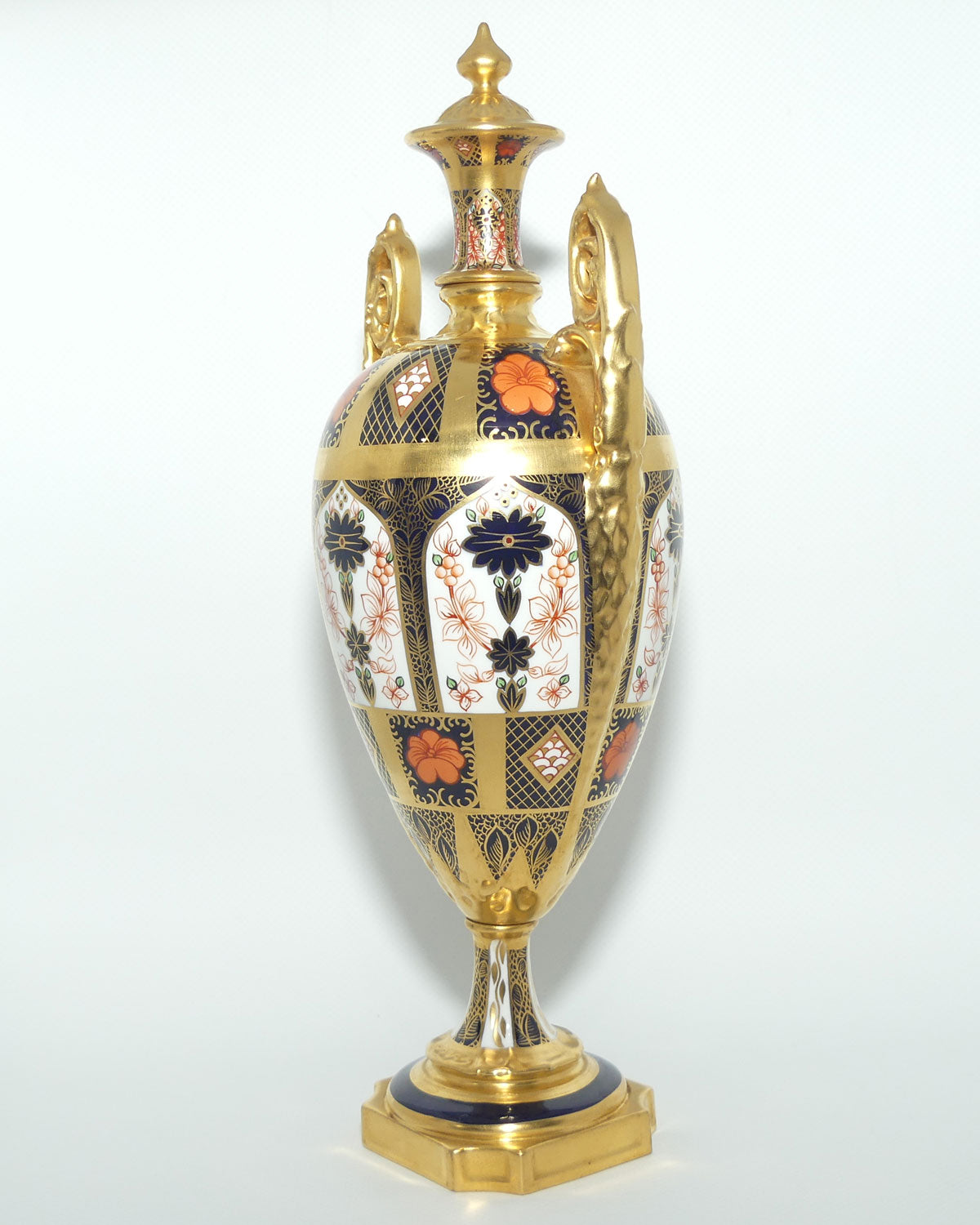 Royal Crown Derby Old Imari Solid Gold Band lidded urn
