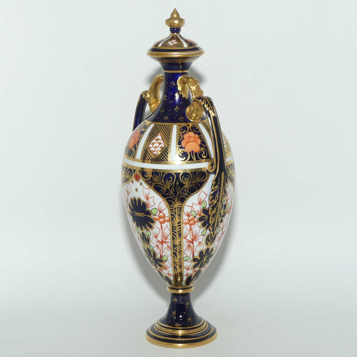 Royal Crown Derby Imari 1128 pattern lidded vase | c.1931