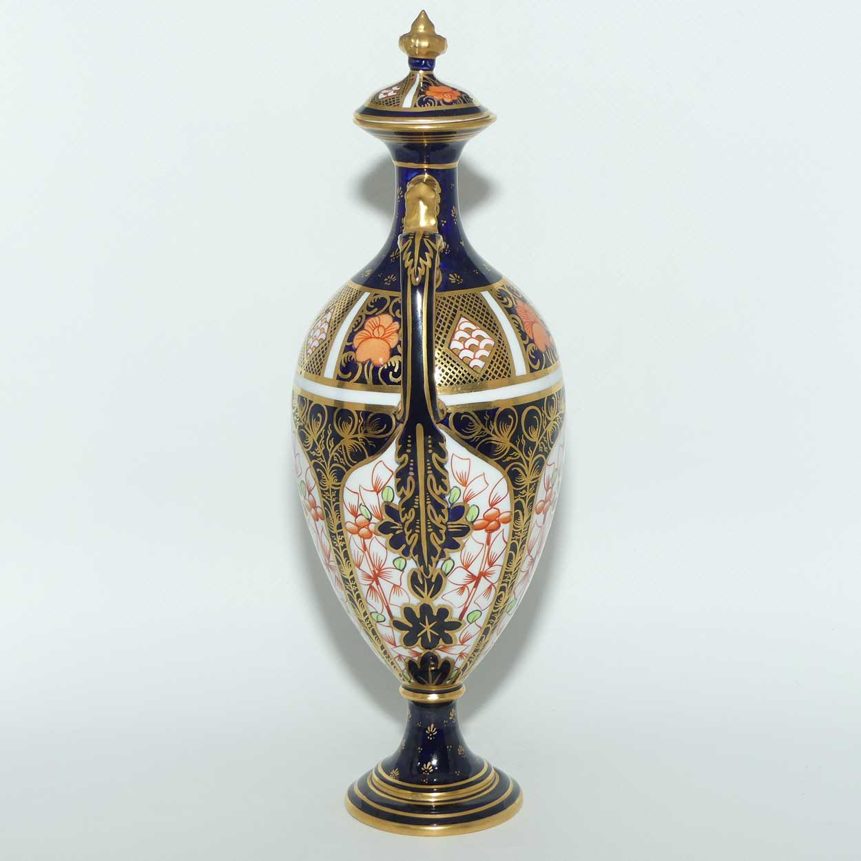 Royal Crown Derby Imari 1128 pattern lidded vase | c.1931