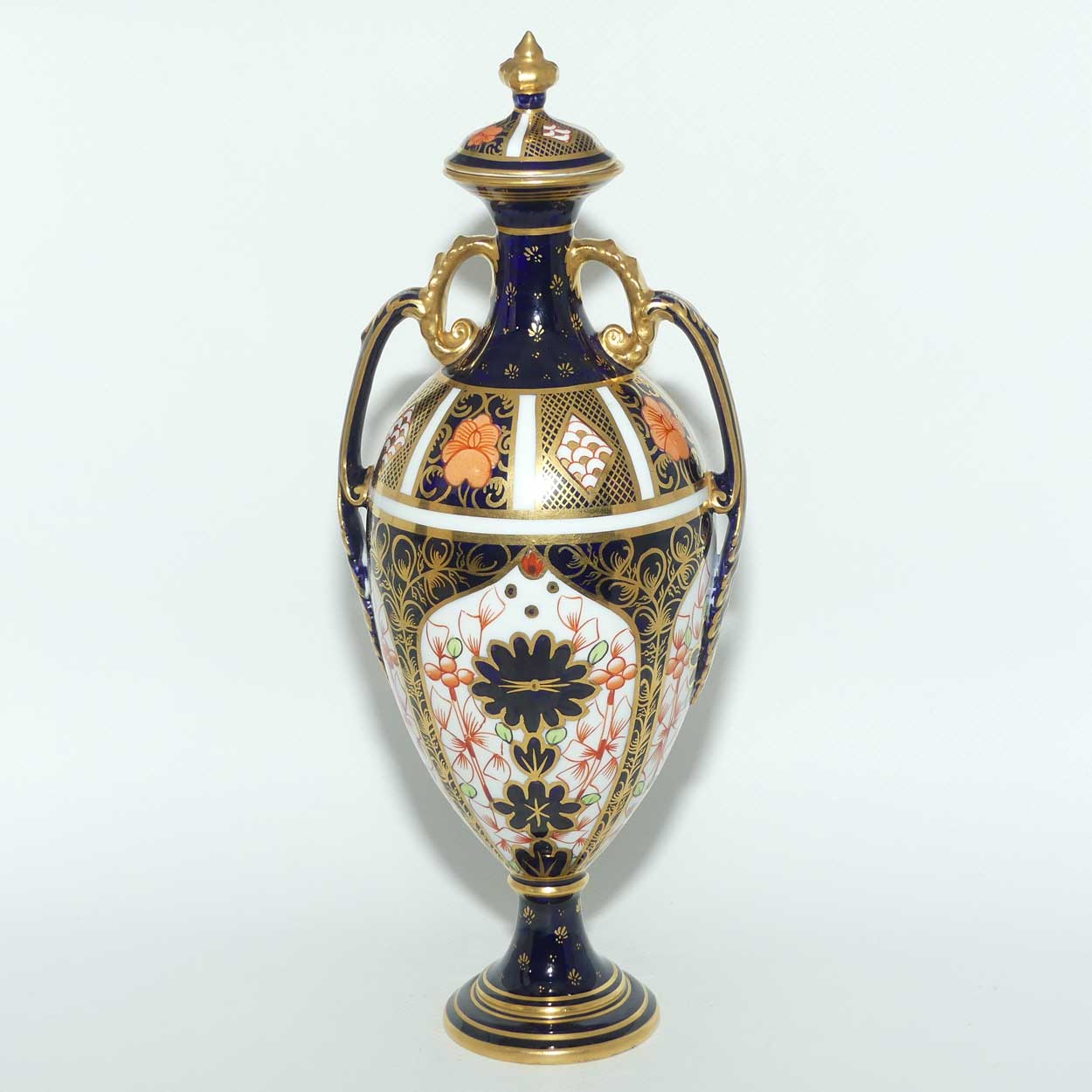 Royal Crown Derby Imari 1128 pattern lidded vase | c.1931