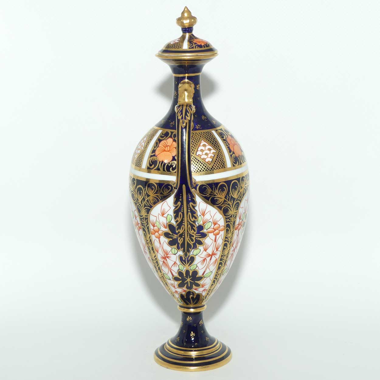 Royal Crown Derby Imari 1128 pattern lidded vase | c.1931
