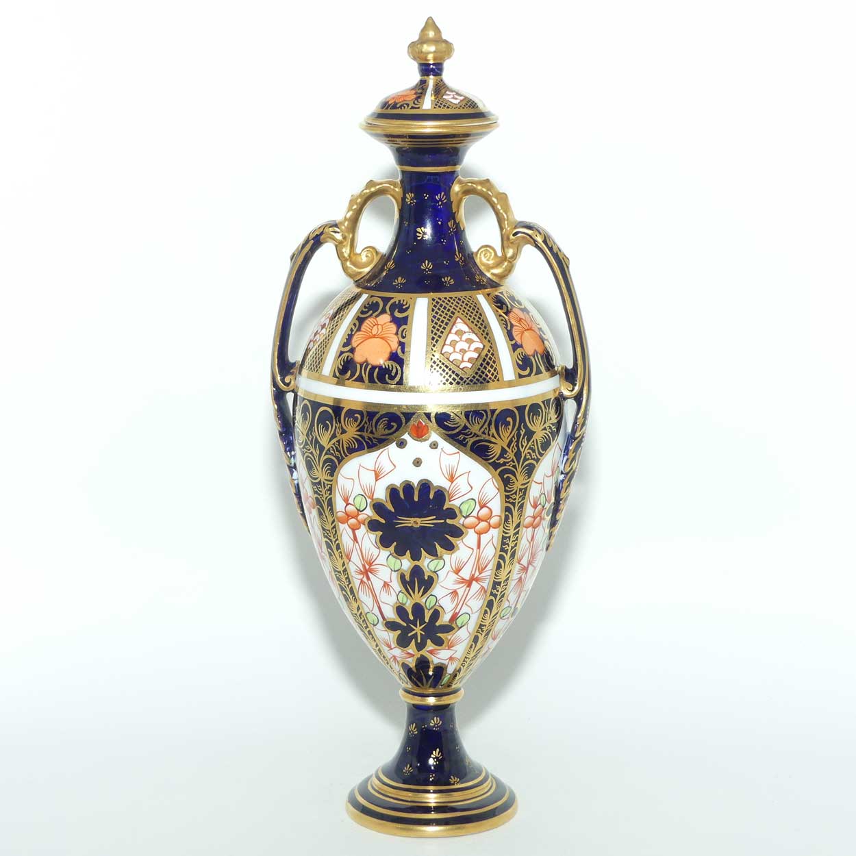 Royal Crown Derby Imari 1128 pattern lidded vase | c.1931