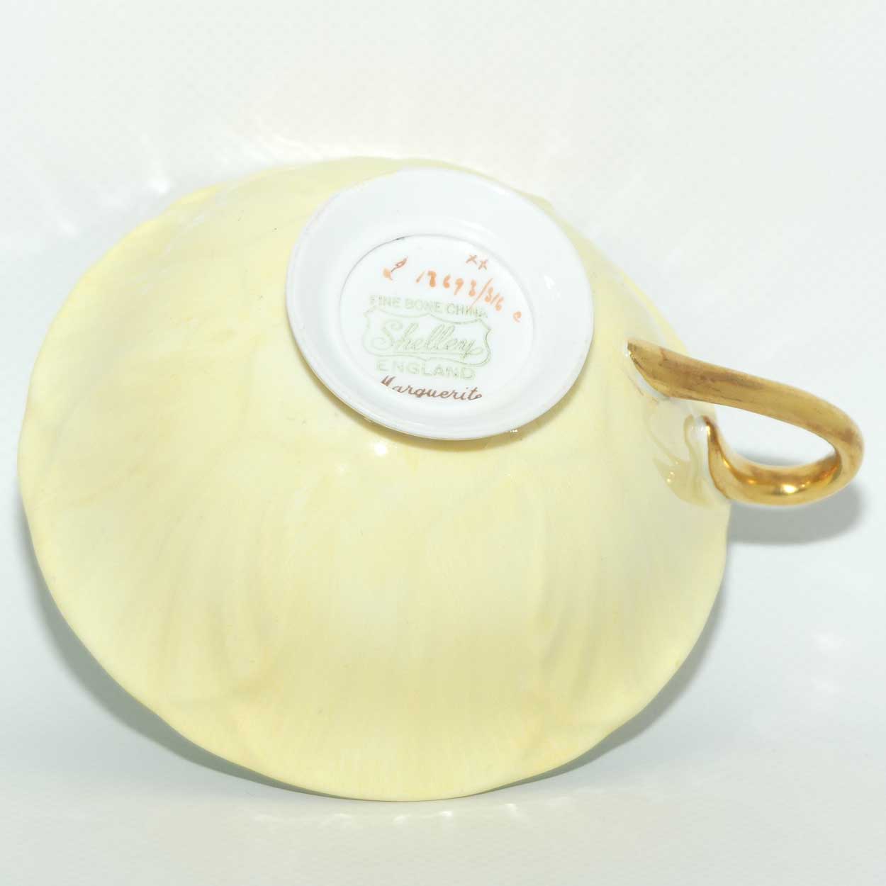 Shelley Oleander shape trio | Marguerite pattern with Yellow exterior
