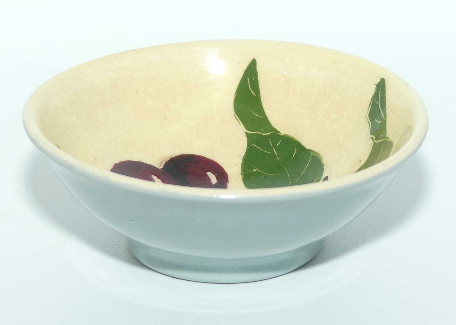 Martin Boyd Cherries on the Vine scene bowl | 12cm diam