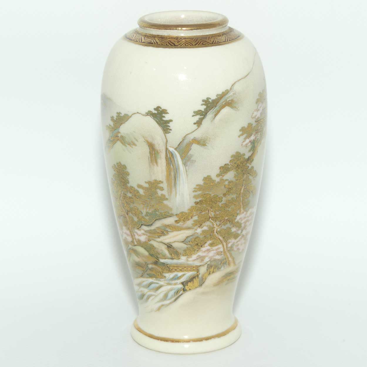 Satsuma vase depicting Mountain scene | late Meiji | Taisho period