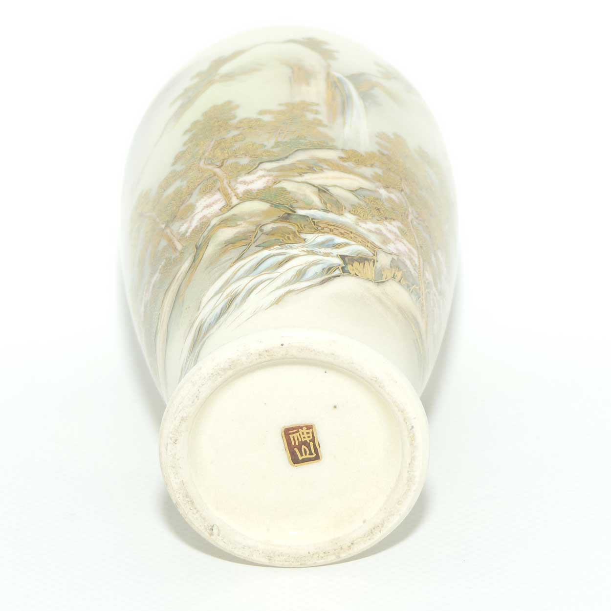 Satsuma vase depicting Mountain scene | late Meiji | Taisho period