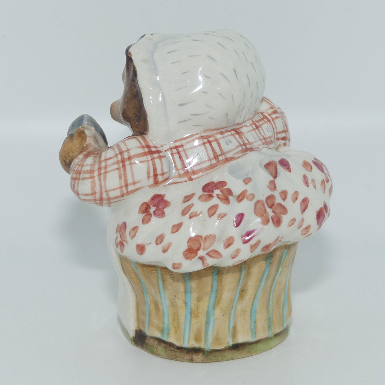 Beswick Beatrix Potter Mrs Tiggywinkle | BP2a Gold Oval