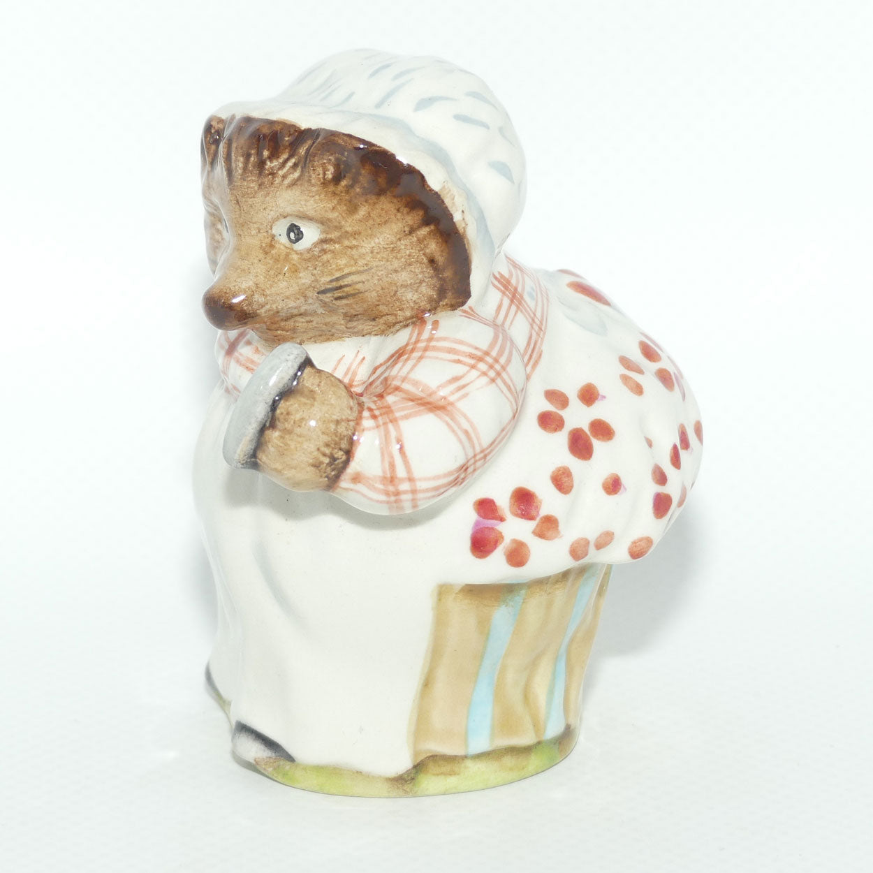Beswick Beatrix Potter Mrs Tiggy-Winkle | Plaid | BP2a Gold Oval