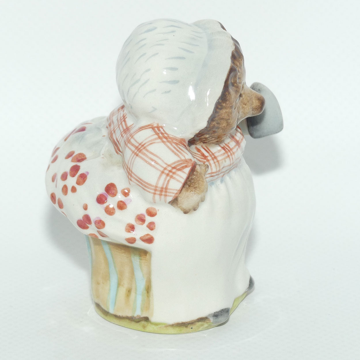 Beswick Beatrix Potter Mrs Tiggy-Winkle | Plaid | BP2a Gold Oval