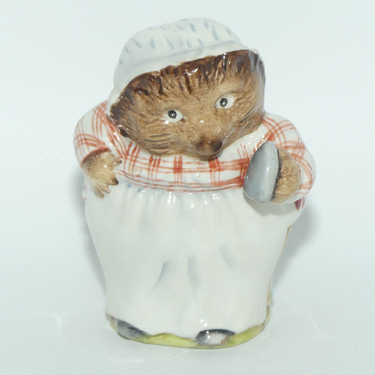 Beswick Beatrix Potter Mrs Tiggy-Winkle | Plaid | BP2a Gold Oval