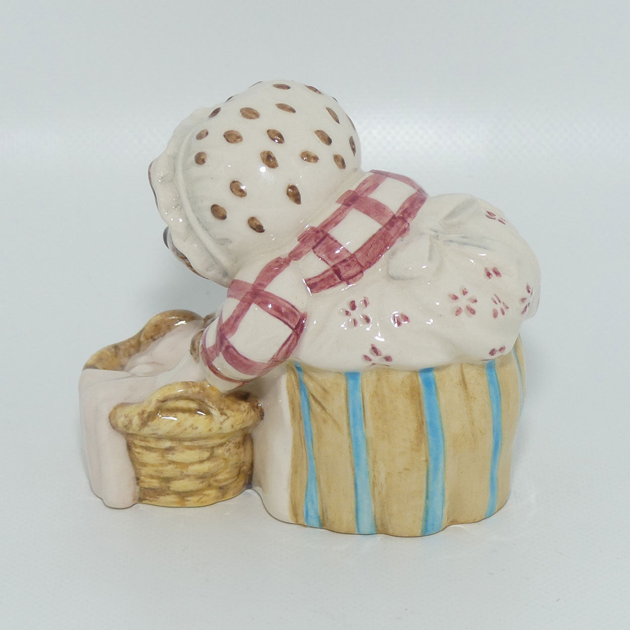 Beswick Beatrix Potter Mrs Tiggywinkle Washing
