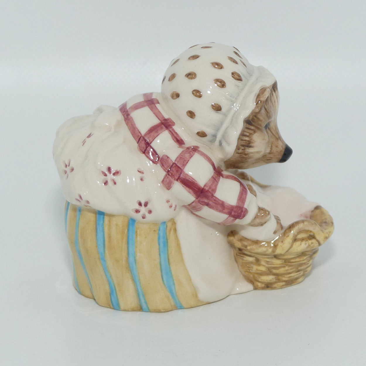 Beswick Beatrix Potter Mrs Tiggywinkle Washing