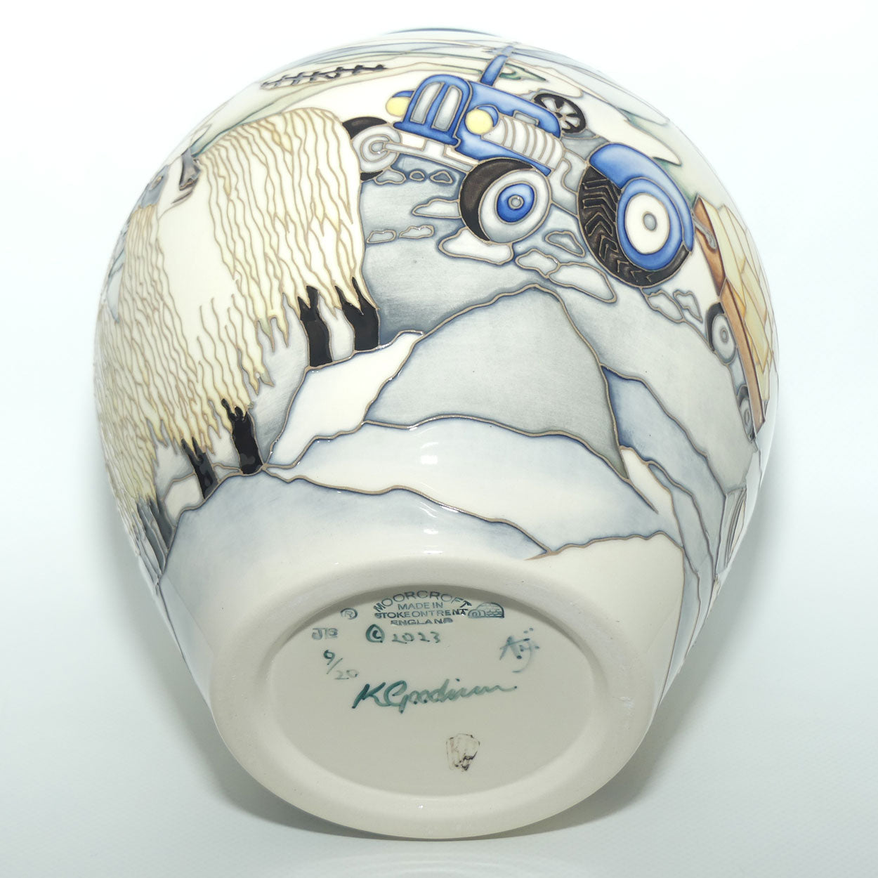 Moorcroft Mug Tups 3/8 vase | LE 9/20