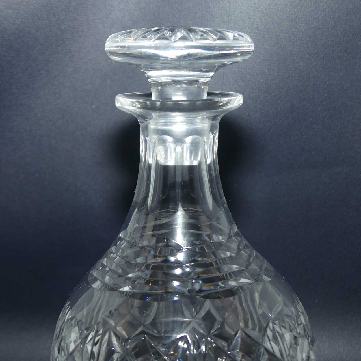 Fine quality Diamond Cut mushroom top decanter