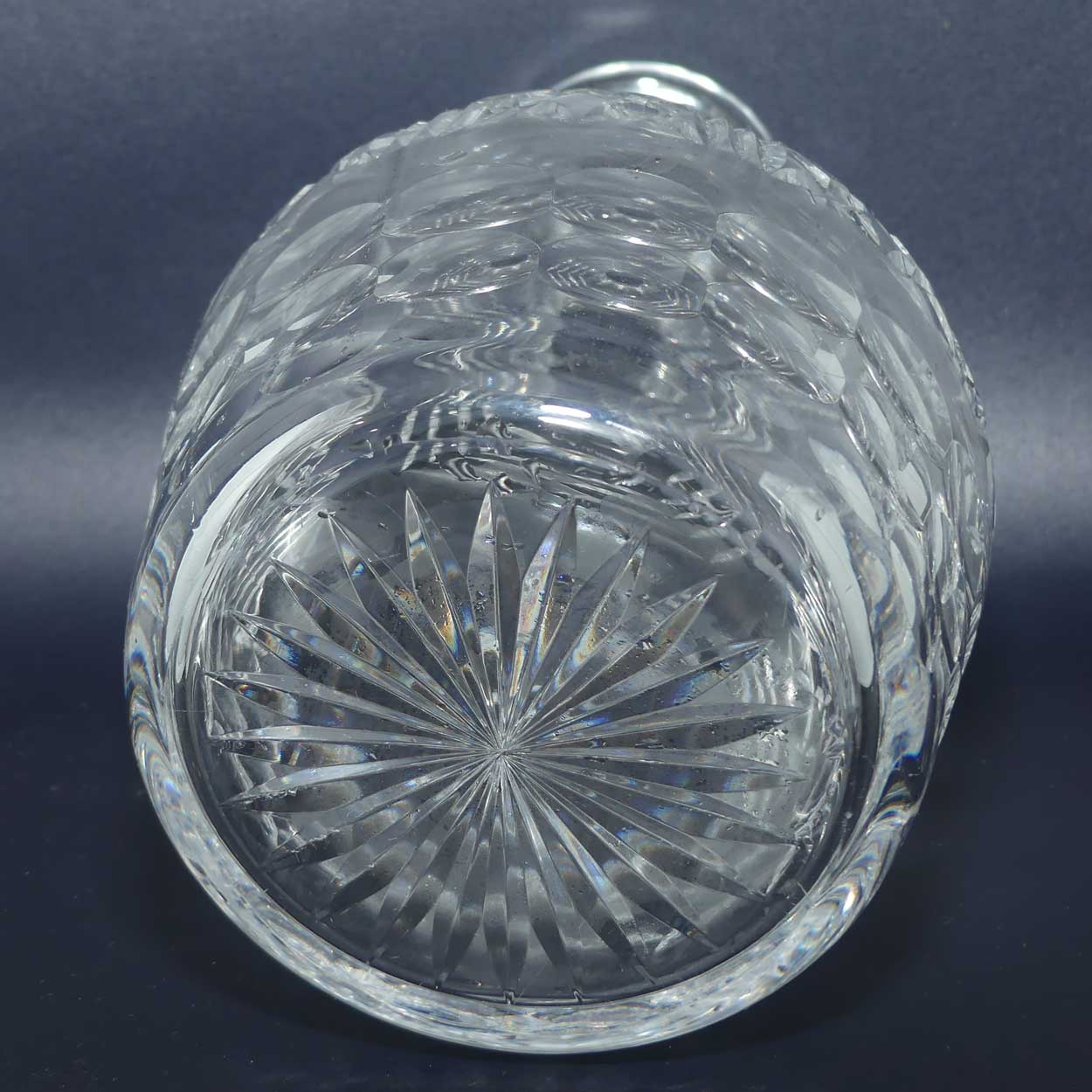 Fine quality Diamond Cut mushroom top decanter