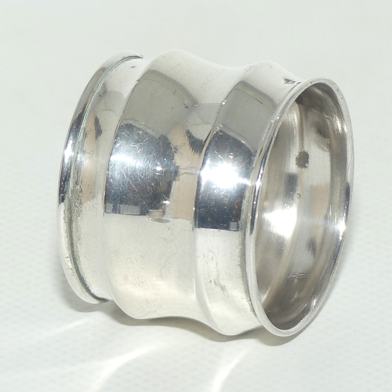 800 Silver Waisted shape napkin or serviette ring | 13.85g