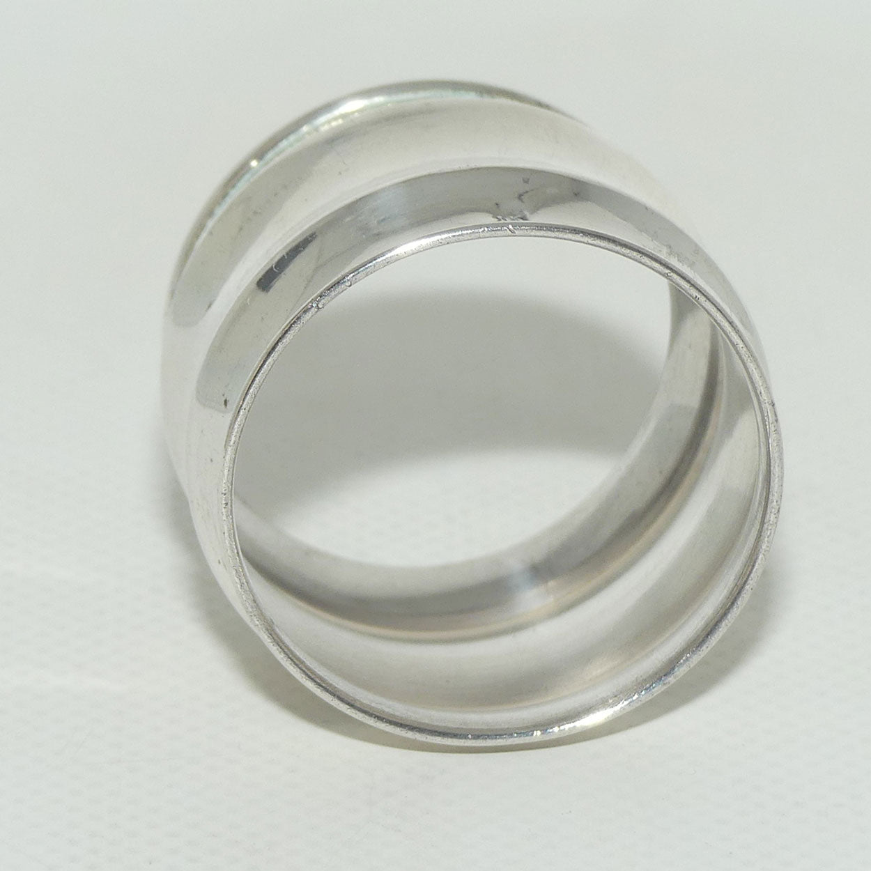 800 Silver Waisted shape napkin or serviette ring | 13.85g