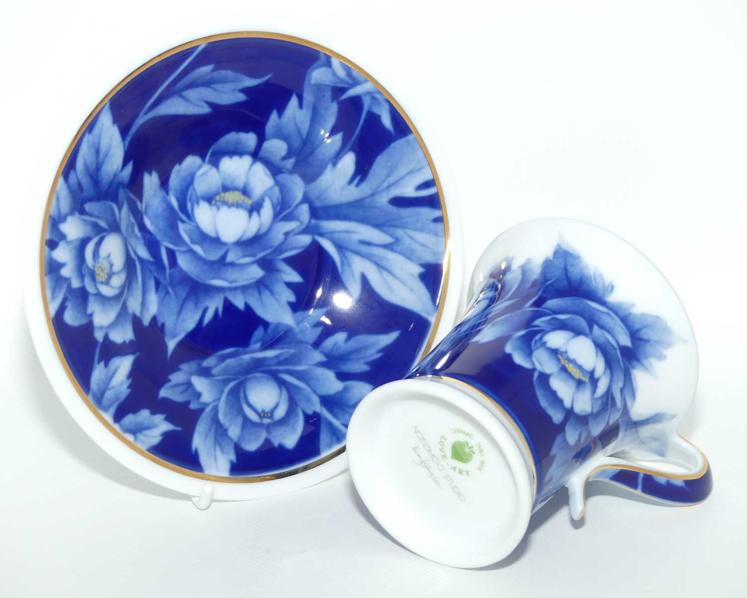 Naremoa Studio Korea Blue Lotus cup and saucer