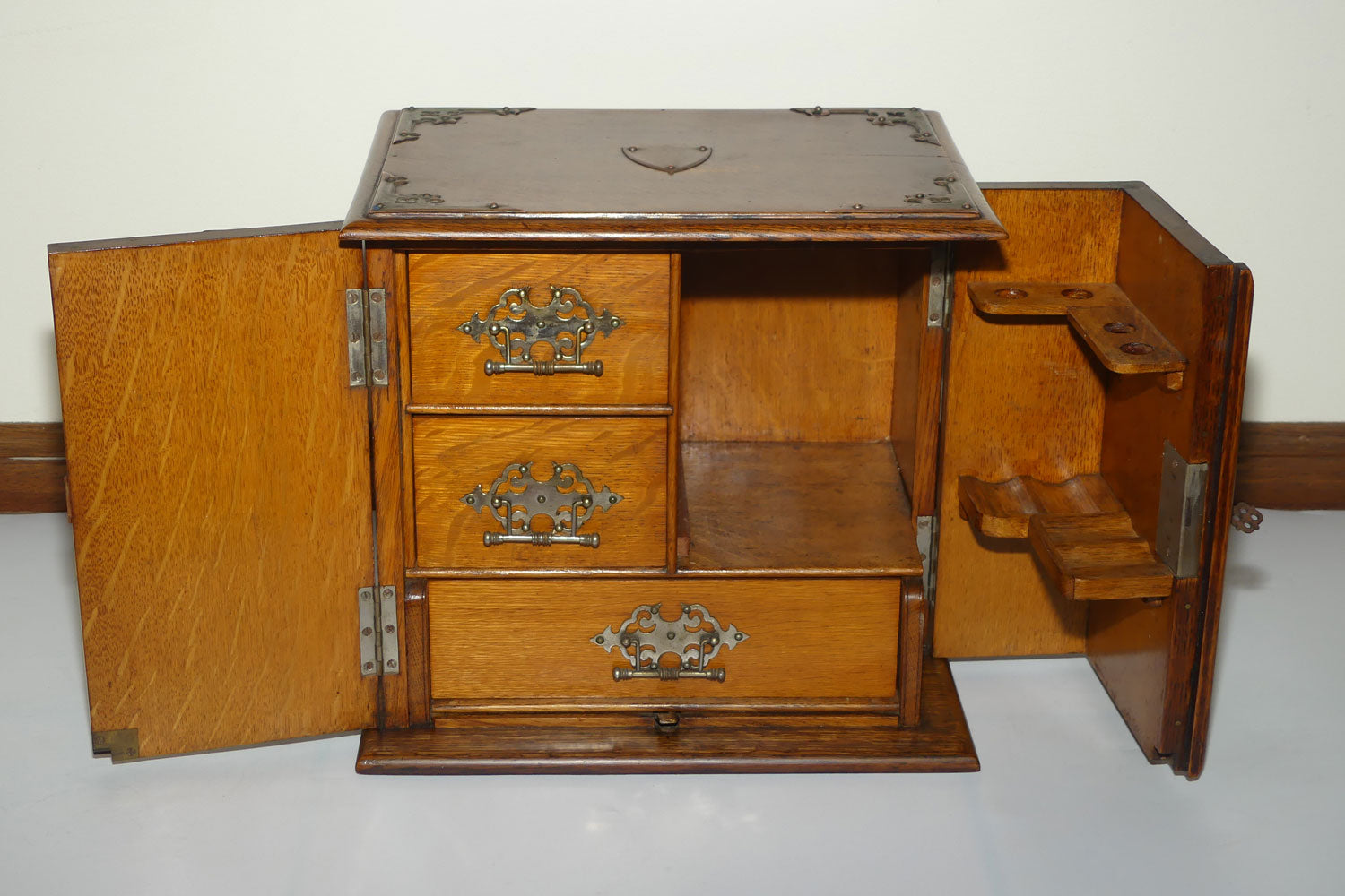 Edwardian era English Oak Pipe cabinet | 3 Drawers | Fitted inside | Decorative banding