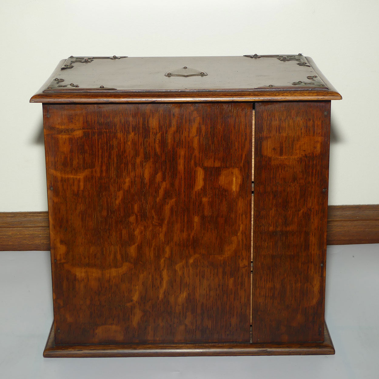 Edwardian era English Oak Pipe cabinet | 3 Drawers | Fitted inside | Decorative banding