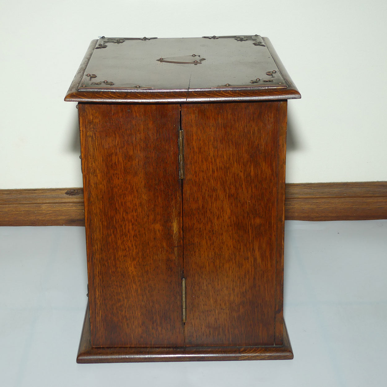 Edwardian era English Oak Pipe cabinet | 3 Drawers | Fitted inside | Decorative banding