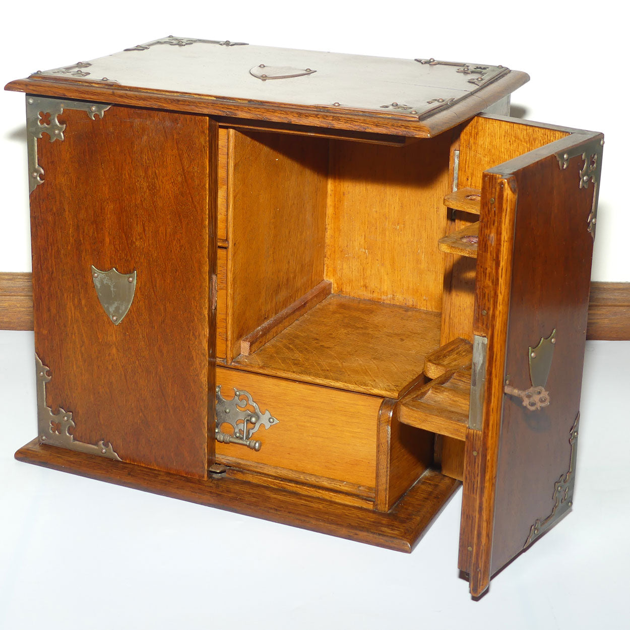 Edwardian era English Oak Pipe cabinet | 3 Drawers | Fitted inside | Decorative banding