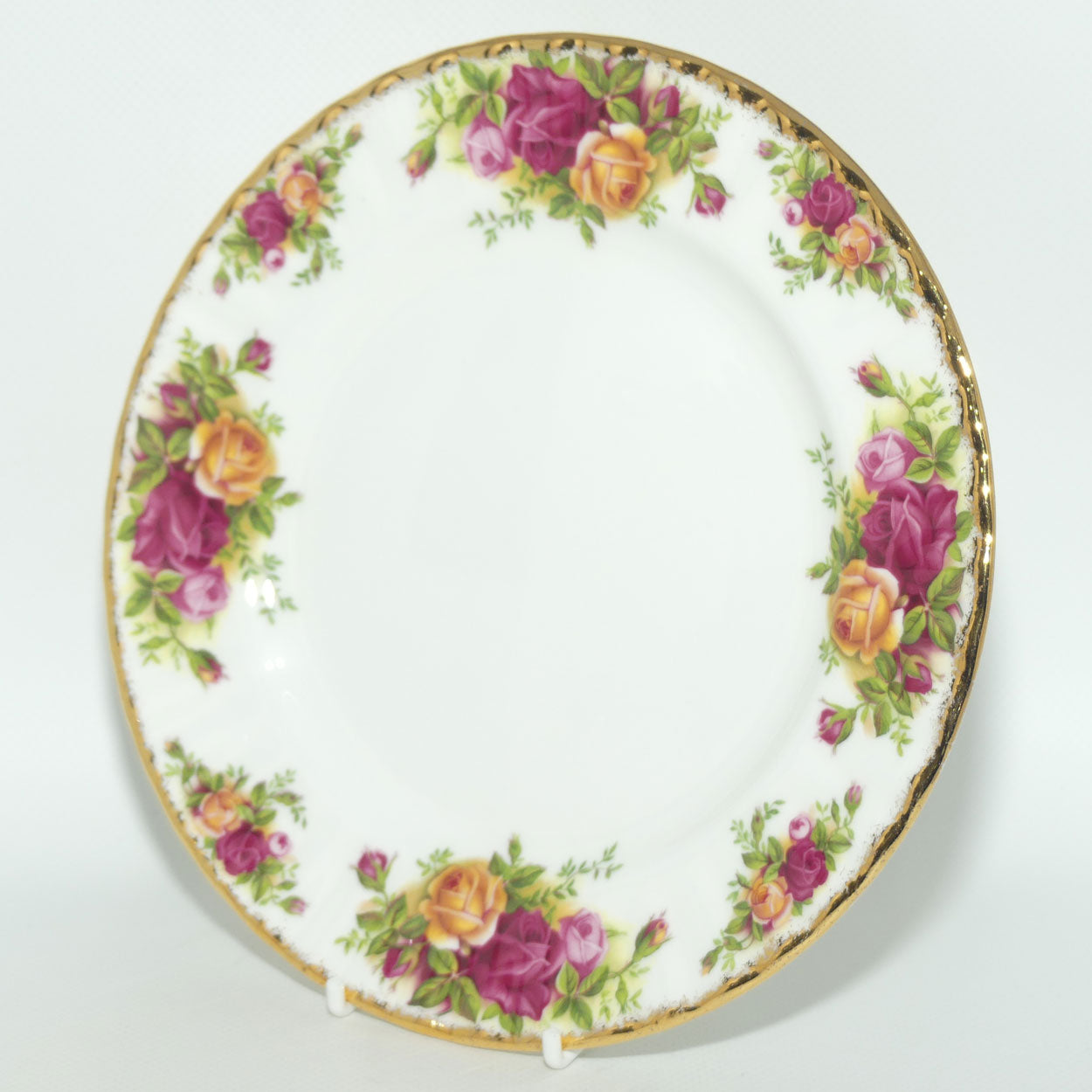 Royal Albert Bone China England Old Country Roses entree or salad plate | 20.5cm diam |© Royal Albert Ltd 1962 backstamp