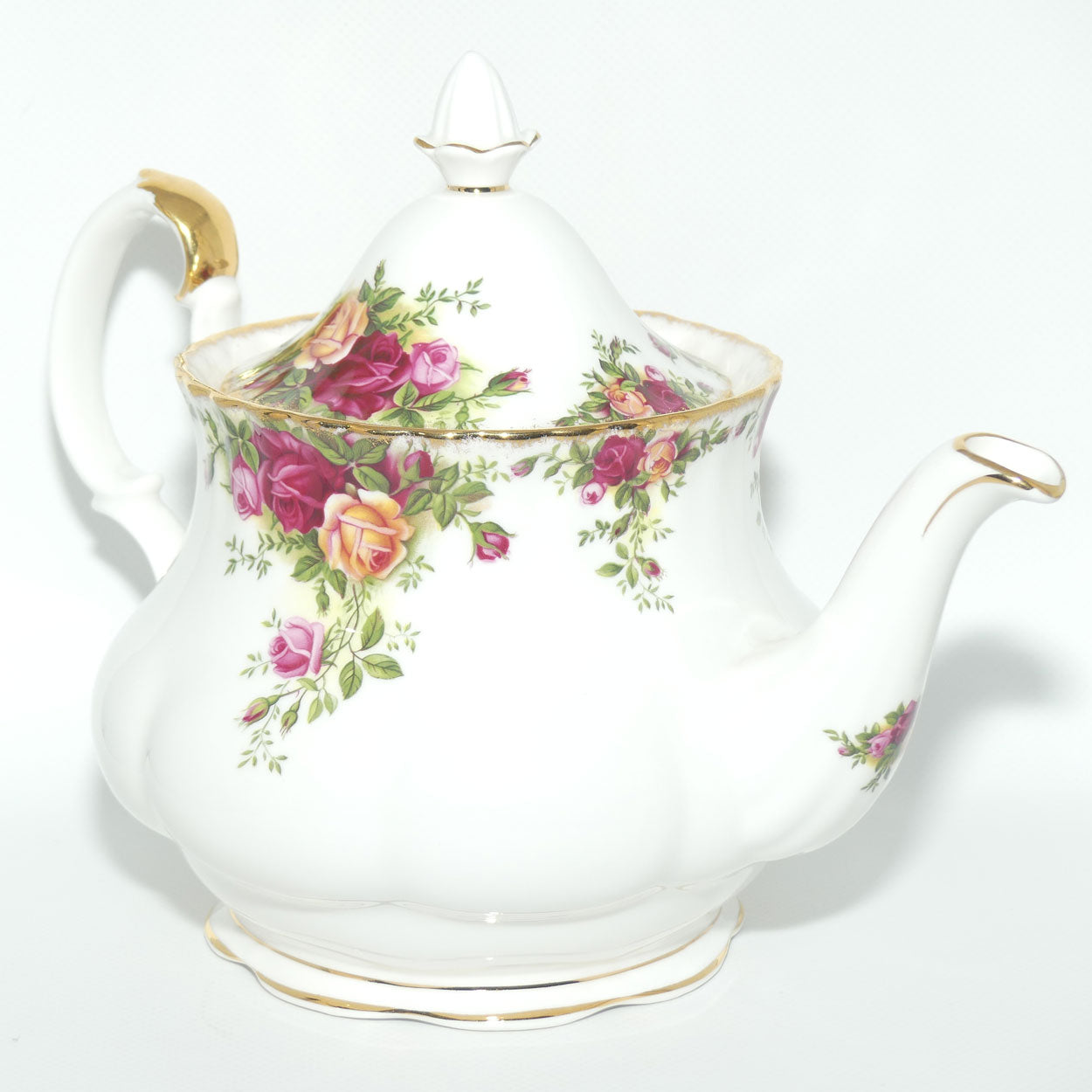 Royal Albert Bone China England Old Country Roses tea pot | 1250ml | ©1962 backstamp