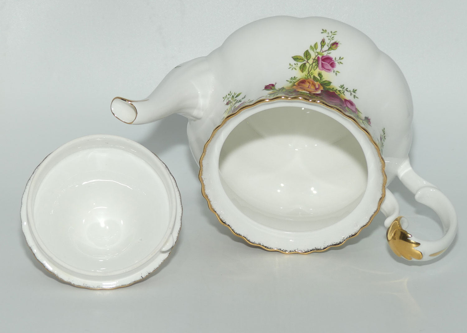 Royal Albert Bone China England Old Country Roses tea pot | 1250ml | ©1962 backstamp | #2