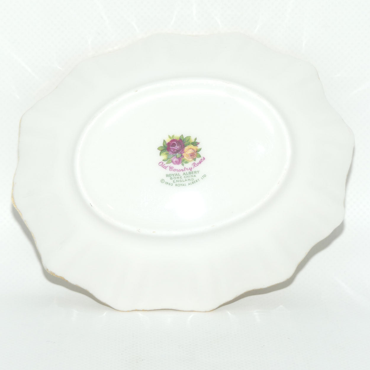 Royal Albert Bone China England Old Country Roses oval fancy dish | © 1962 Royal Albert Ltd backstamp | #1